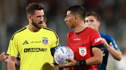 ¿Sanción a Colo Colo? Esto dice el reglamento ante acusaciones en informe arbitral.