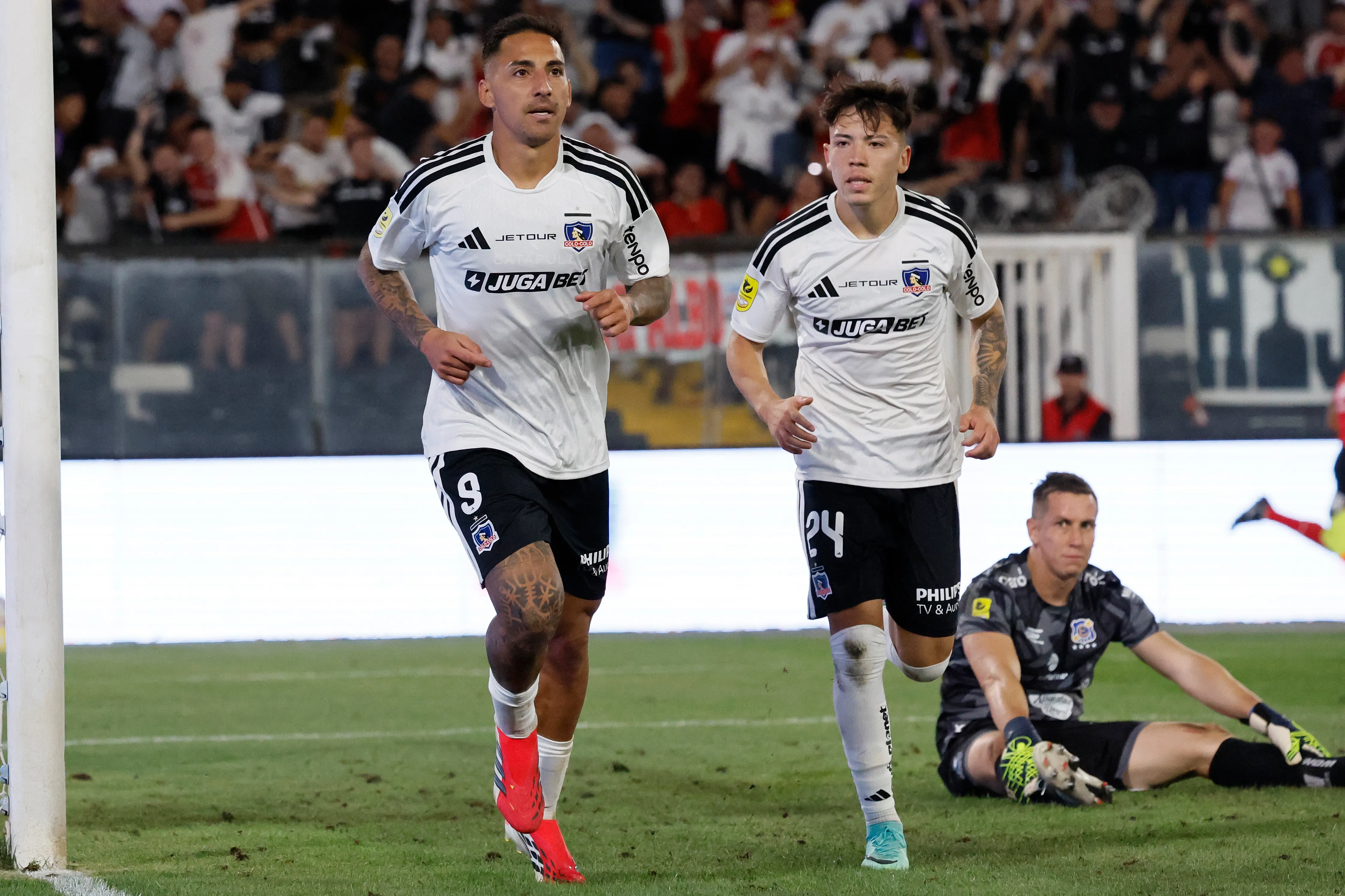 Javier Correa recibió respaldo de Aníbal Mosa en Colo Colo.Imagen: Andres Pina/Photosport