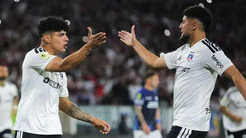 Claudio Aquino y Maximiliano Romero festejan en el triunfo del Cacique por 2-0 ante Huachipato.