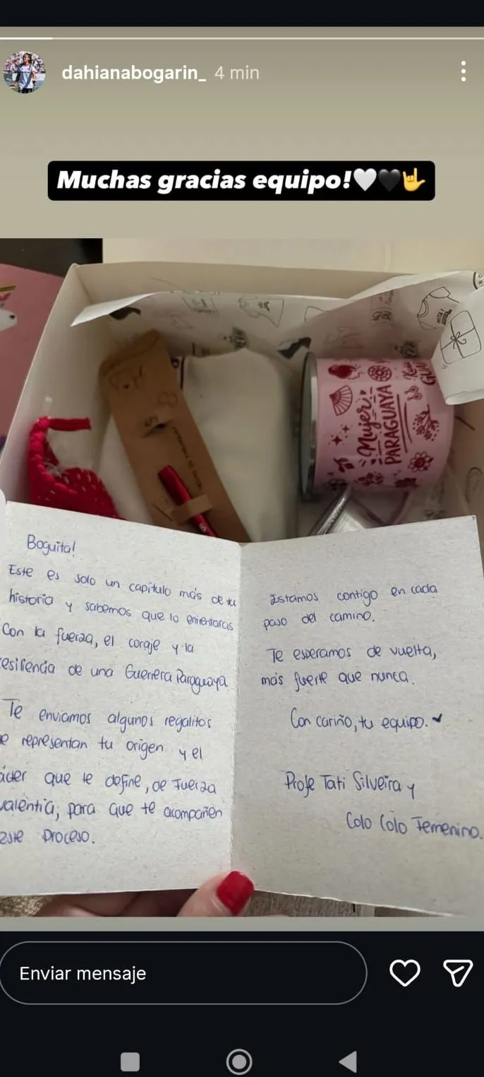 El plantel de Colo Colo Femenino y el cuerpo técnico de Tatiele Silveira no olvidan a Dahiana Bogarín. Foto: Captura Instagram.