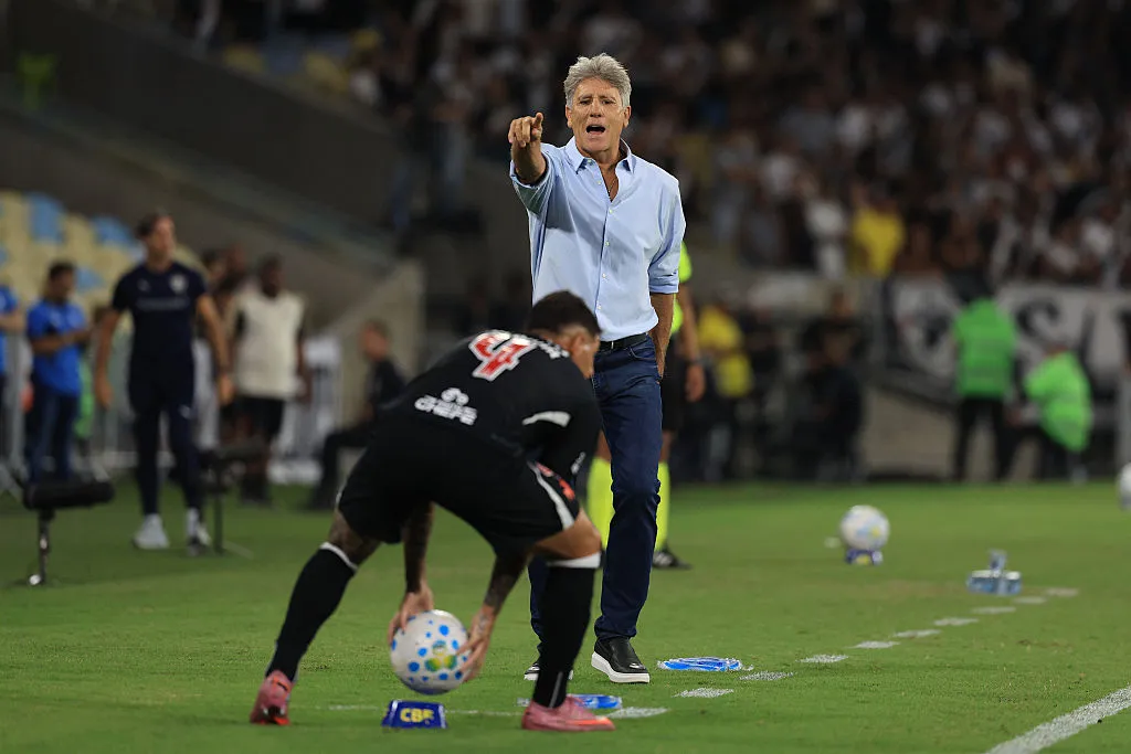 Alan Saldivia en el partido con Flumiense. (Foto: Getty Images)