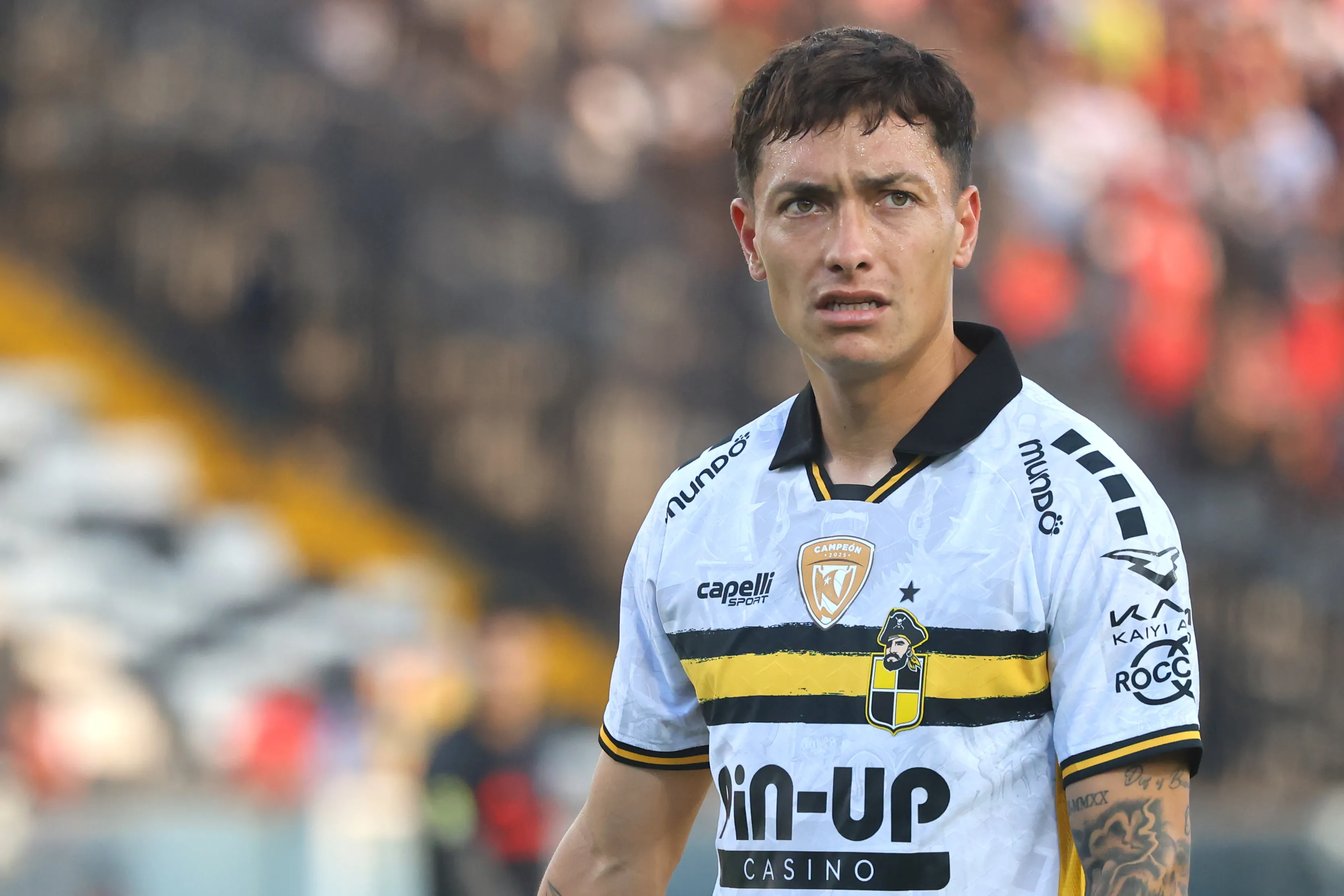 El delantero de 28 años fue blanco de críticas por parte de los hinchas del Cacique. Foto: Photosport.