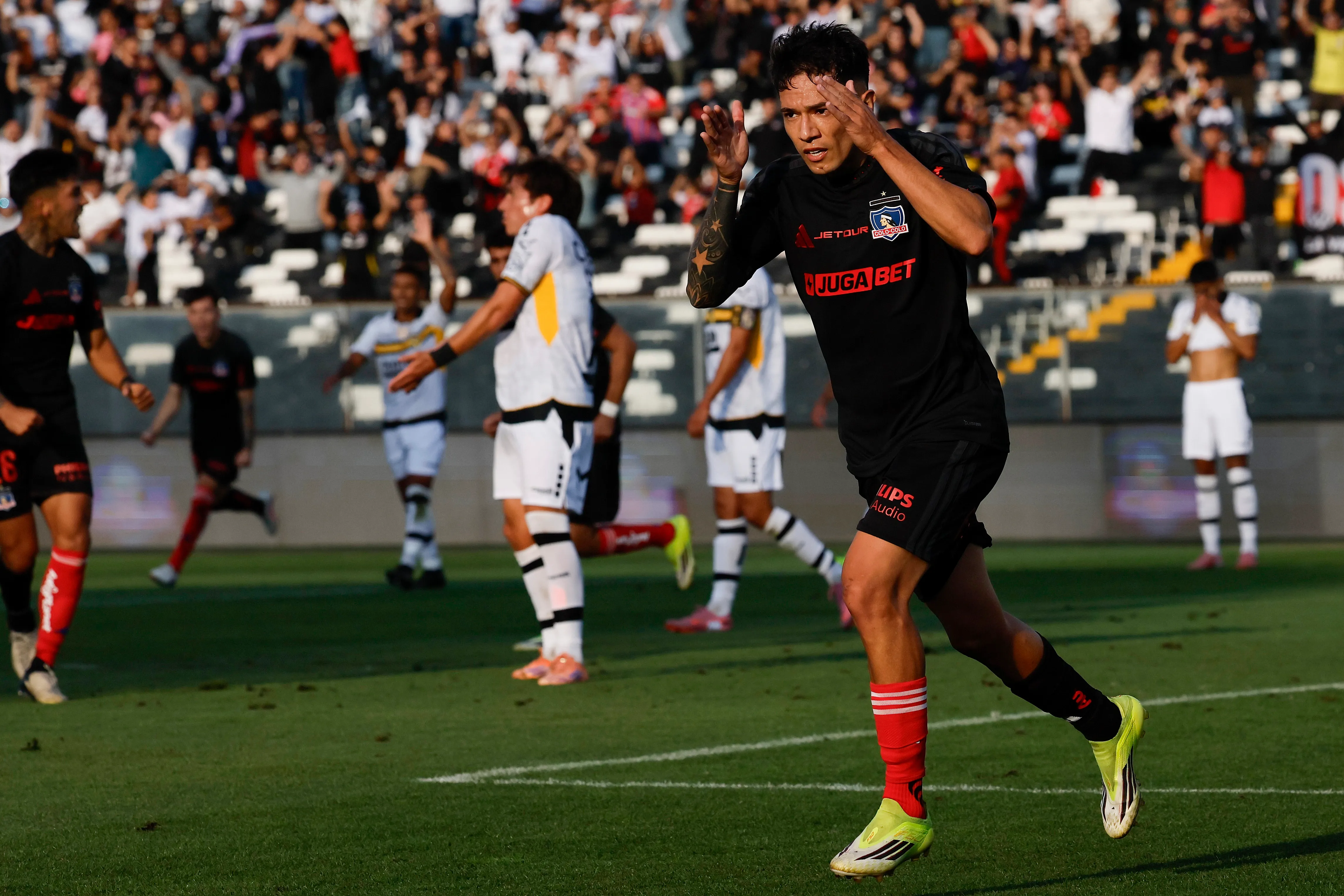Ni el gol salvó a Matías Fernández de las críticas | Foto: Photosport