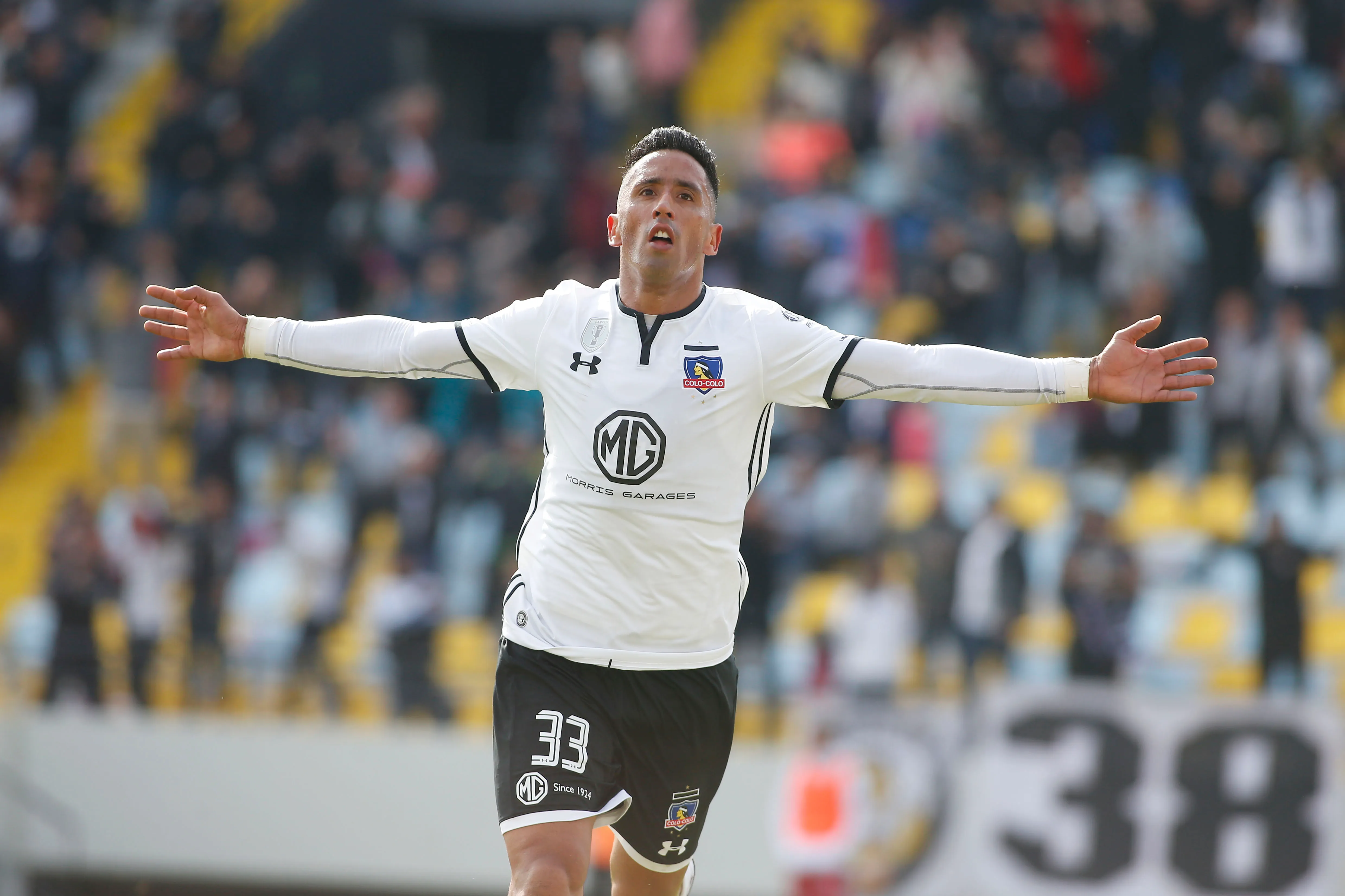 Lucas Barrios prometió volver al Cacique en su rol como DT. 