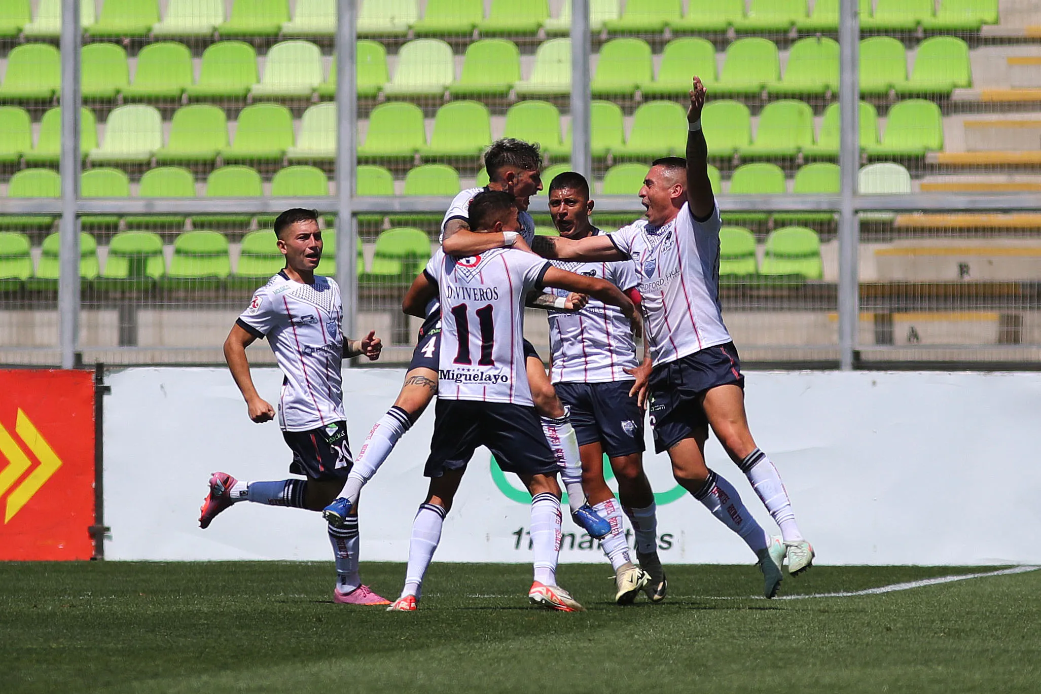 Deportes Recoleta usa el color blanco en honor a Colo Colo.