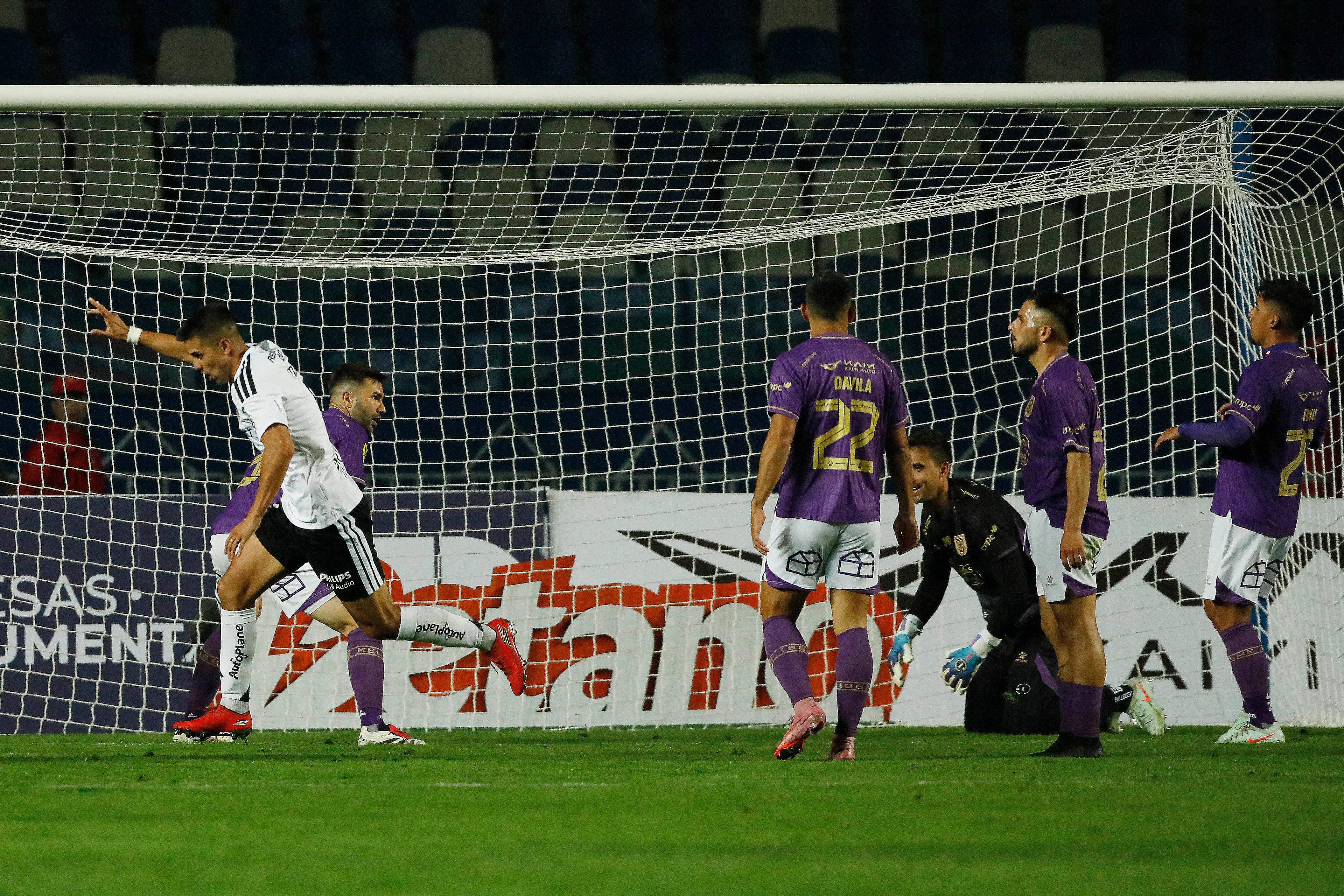 El Cacique venció por 3 a 1 a Deportes Concepción y es líder del Grupo A de la Copa de la Liga. 