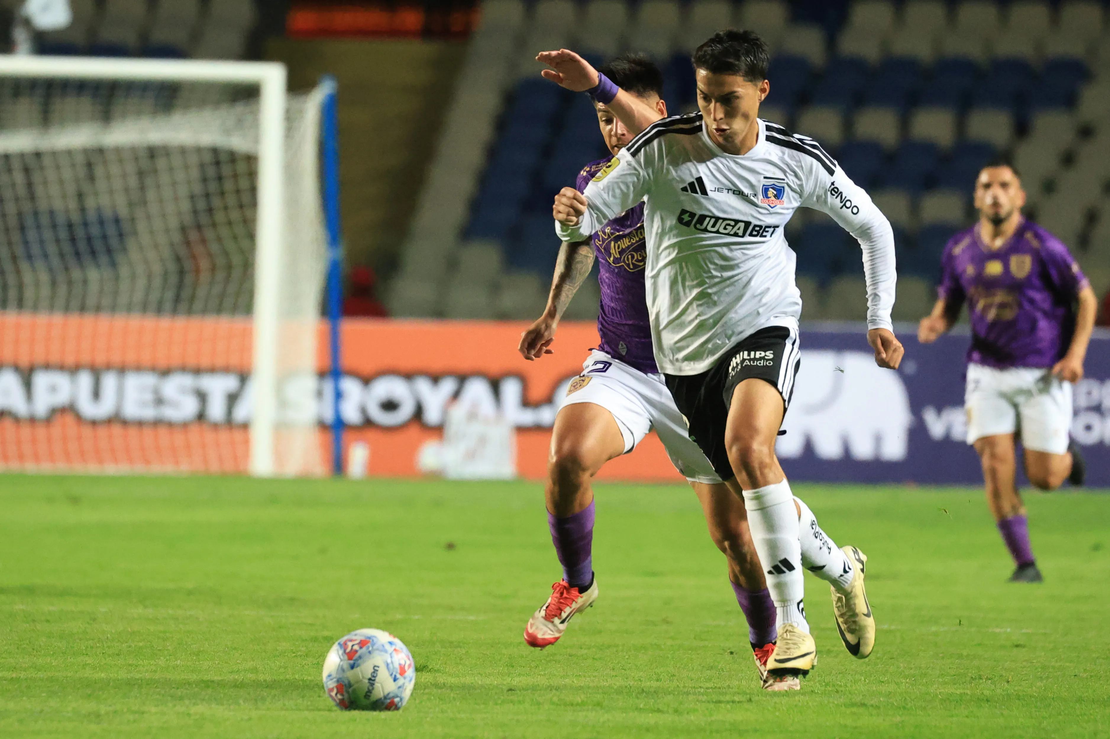 Jonathan Villagra se transformó en pieza clave para Fernando Ortiz | Foto: Photosport