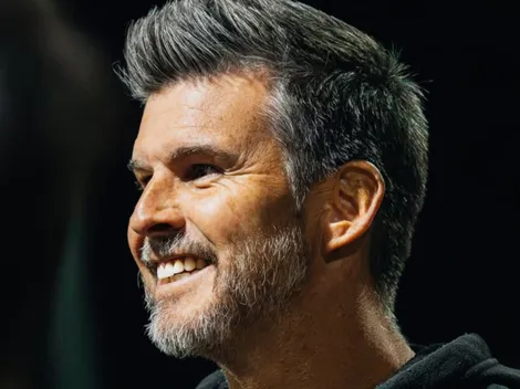 Es recordado por un gesto en un Superclásico y hoy forma nuevos jugadores