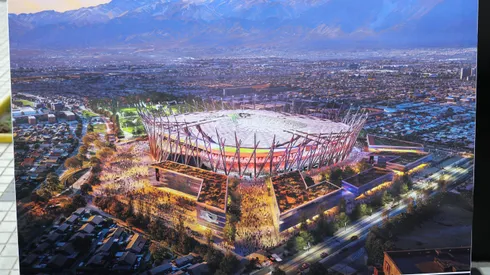 Colo Colo avanza en el nuevo Estadio Monumental.