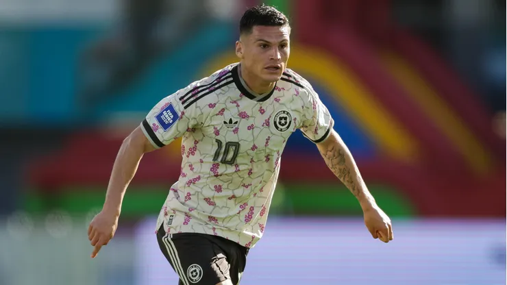 Lucas Cepeda no jugó un buen partido en la Selección Chilena.