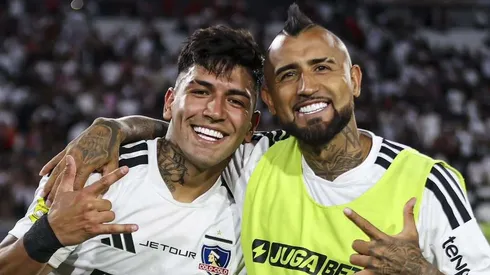 Arturo Vidal alaba a Diego Ulloa tras su debut en la selección chilena.