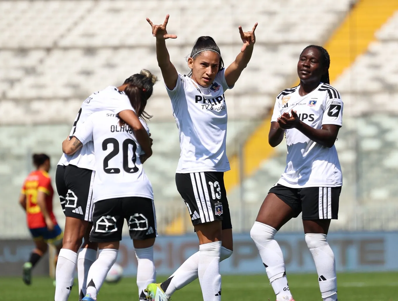 Las Albas golearon por 3 a 0 a Unión Española y treparon en la tabla de posiciones. 