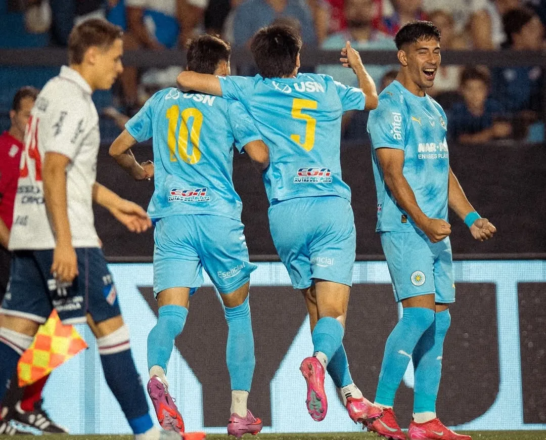 Salomón Rodríguez marcó un doblete ante Nacional y se posiciona como uno de los máximos artilleros de la liga uruguaya. 