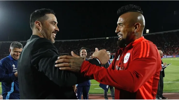 Arturo Vidal envía sólo elogios a Claudio Bravo.