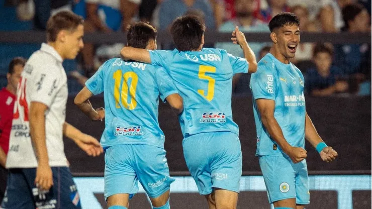 En Uruguay se rinden a los pies de Salomón Rodríguez.