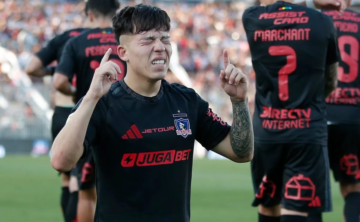 Colo Colo vence a Huachipato y sigue firme en la Copa de la Liga