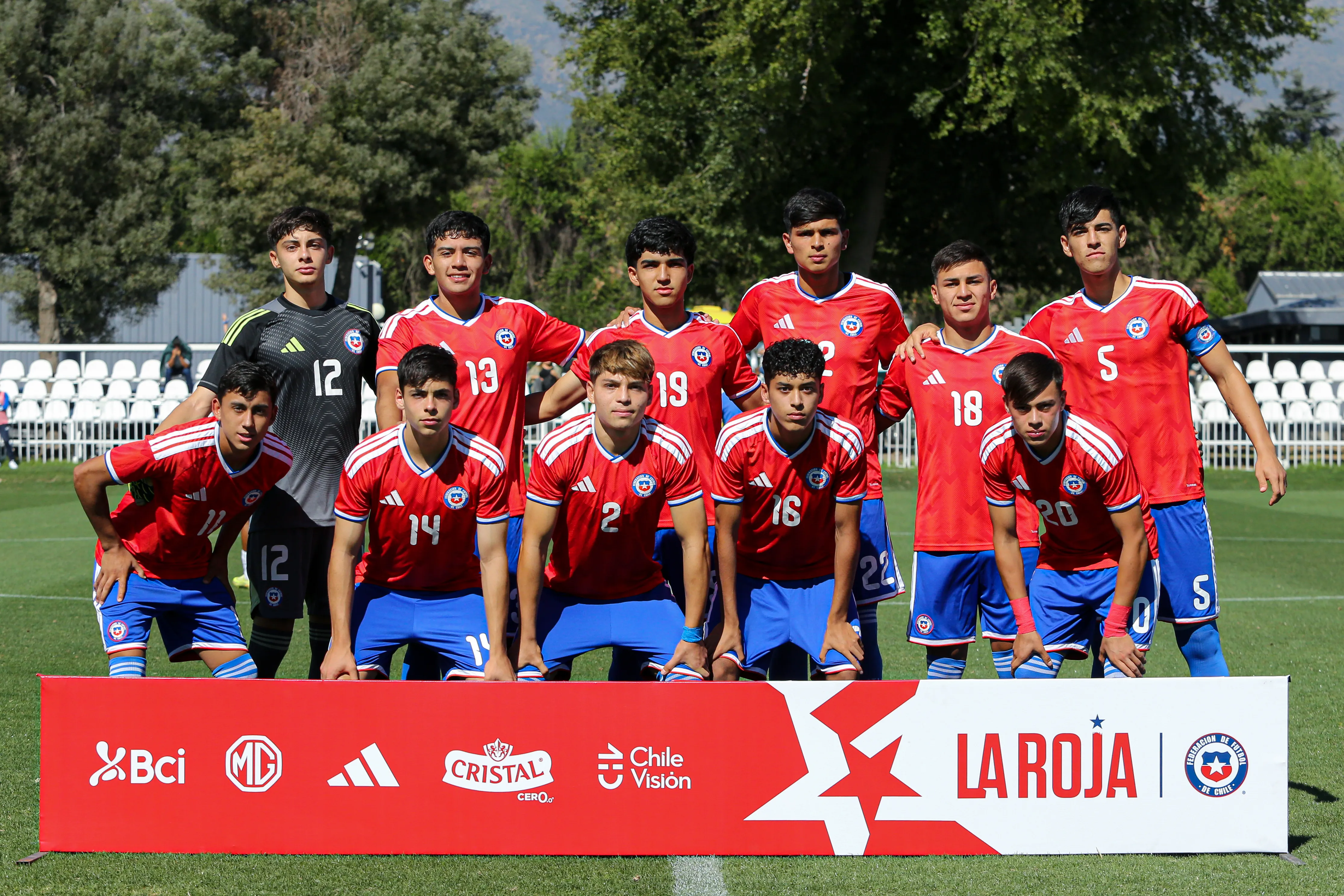 Chile Sub 17 debe quedar entre los cuatro primeros puestos del grupo A del Sudamericano | Foto: FFCH