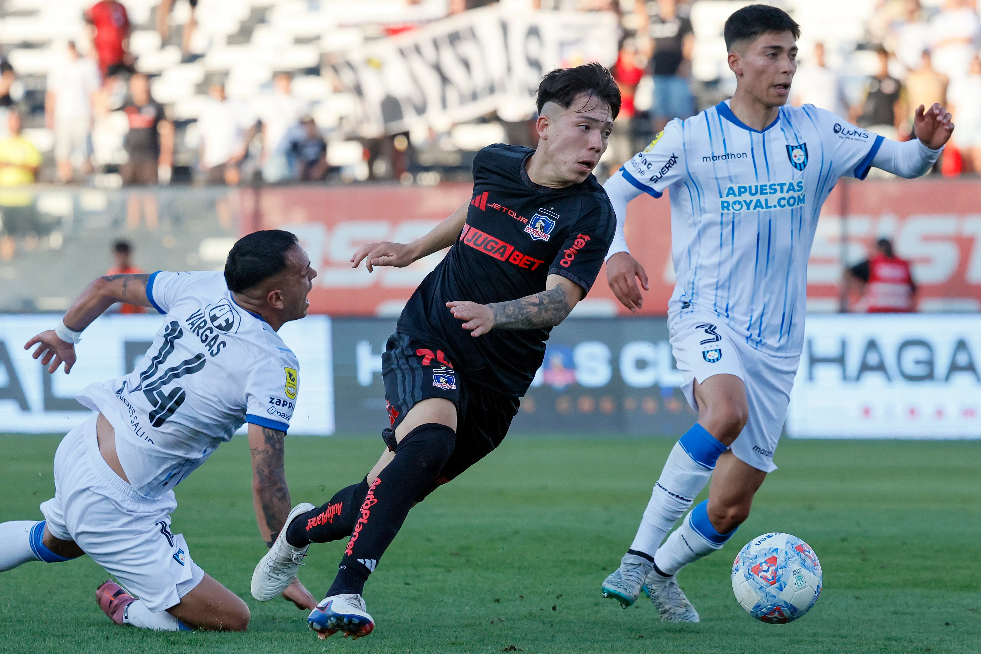 Colo Colo trabaja en la renovación del contrato de Leandro Hernández | Foto: Photosport