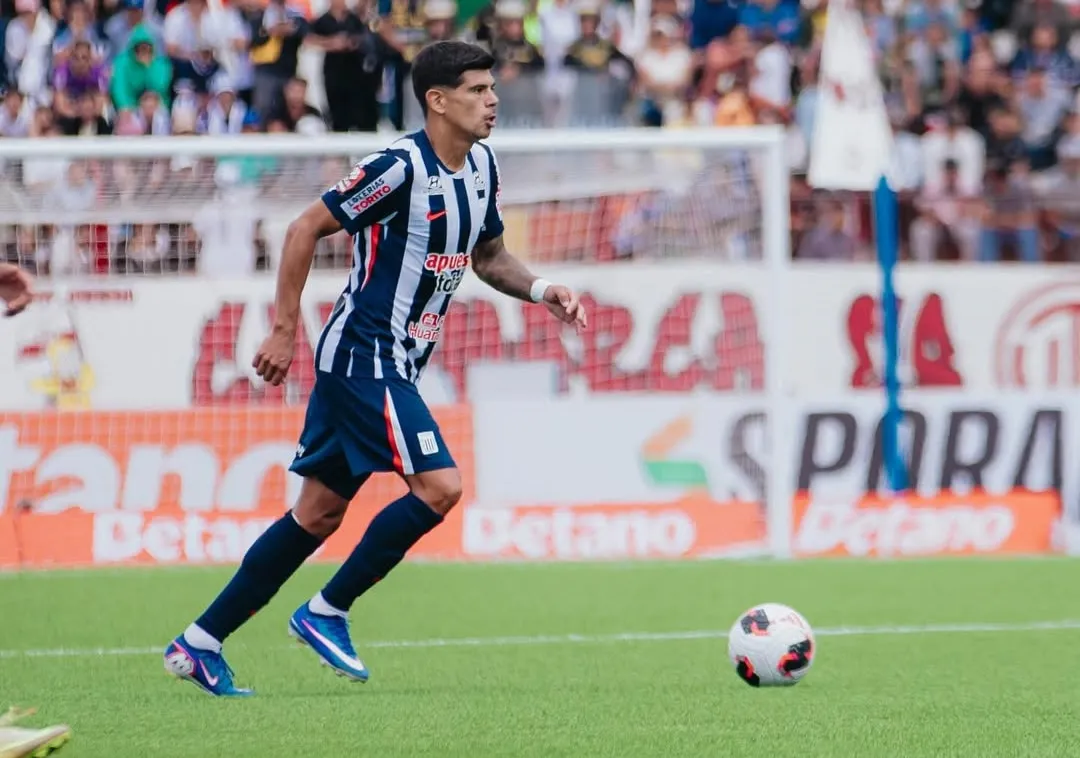 Esteban Pavez fue titular en la caída ante Universitario en el clásico peruano. 