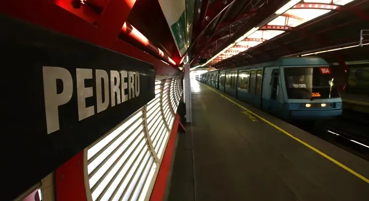 Metro de Santiago informa plan especial para este martes. Imagen: ATON