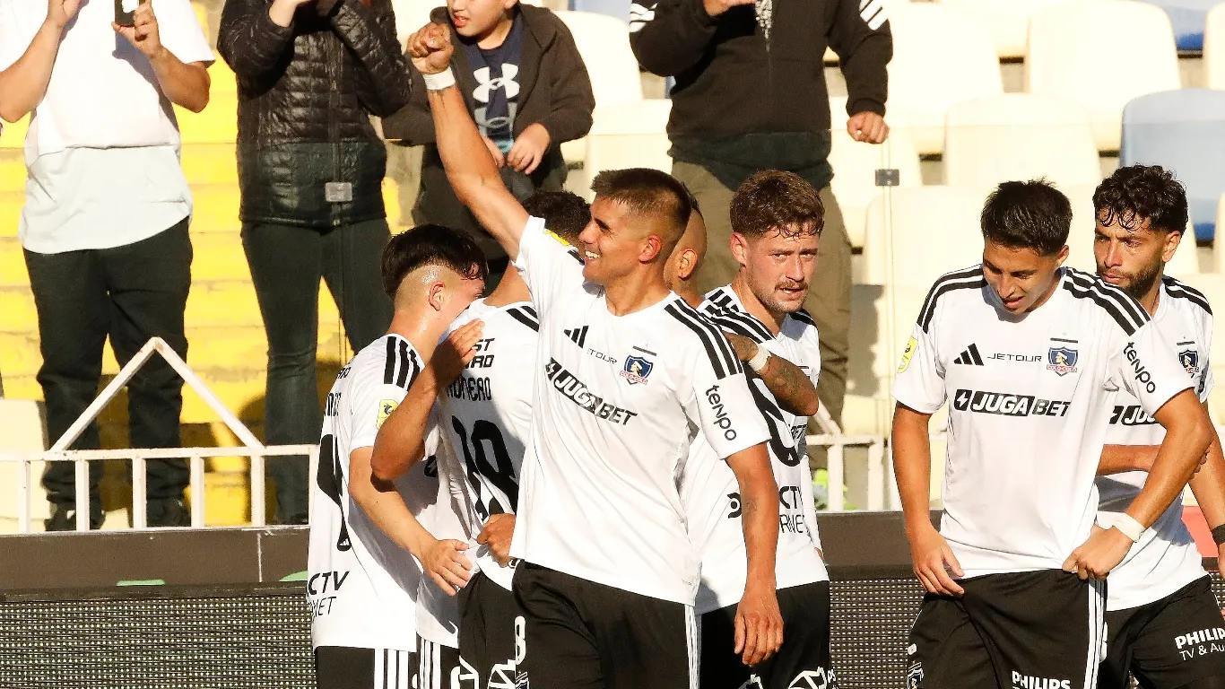 Álvaro Madrid se ha convertido en figura en Colo Colo. Imagen: Marco Vazquez/Photosport