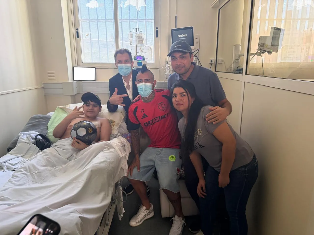 Colo Colo visitó el Hospital Luis Calvo Mackenna. Imagen: Cedida