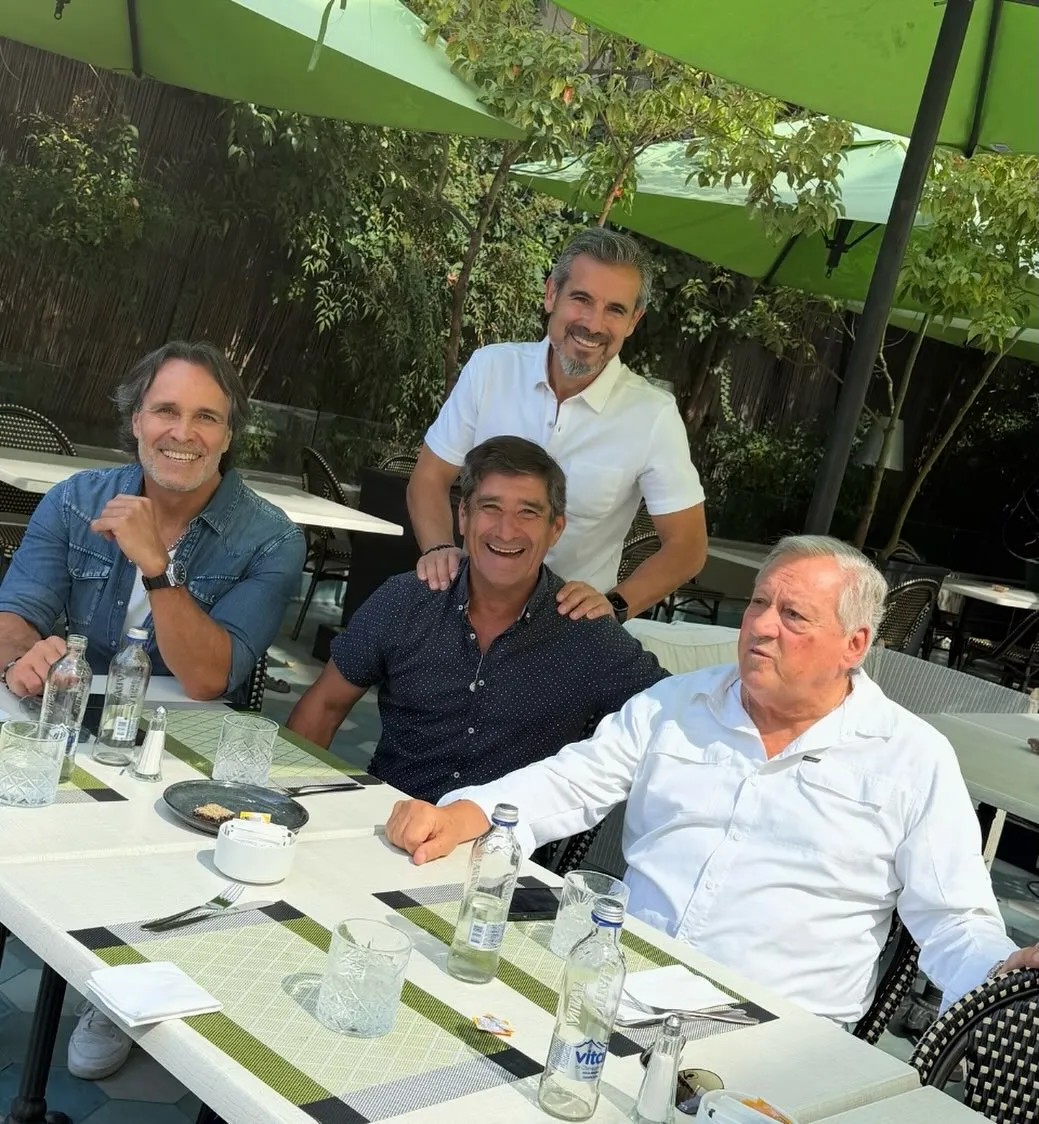 La reunión del plantel de Colo Colo 91 junto a Arturo Salah.