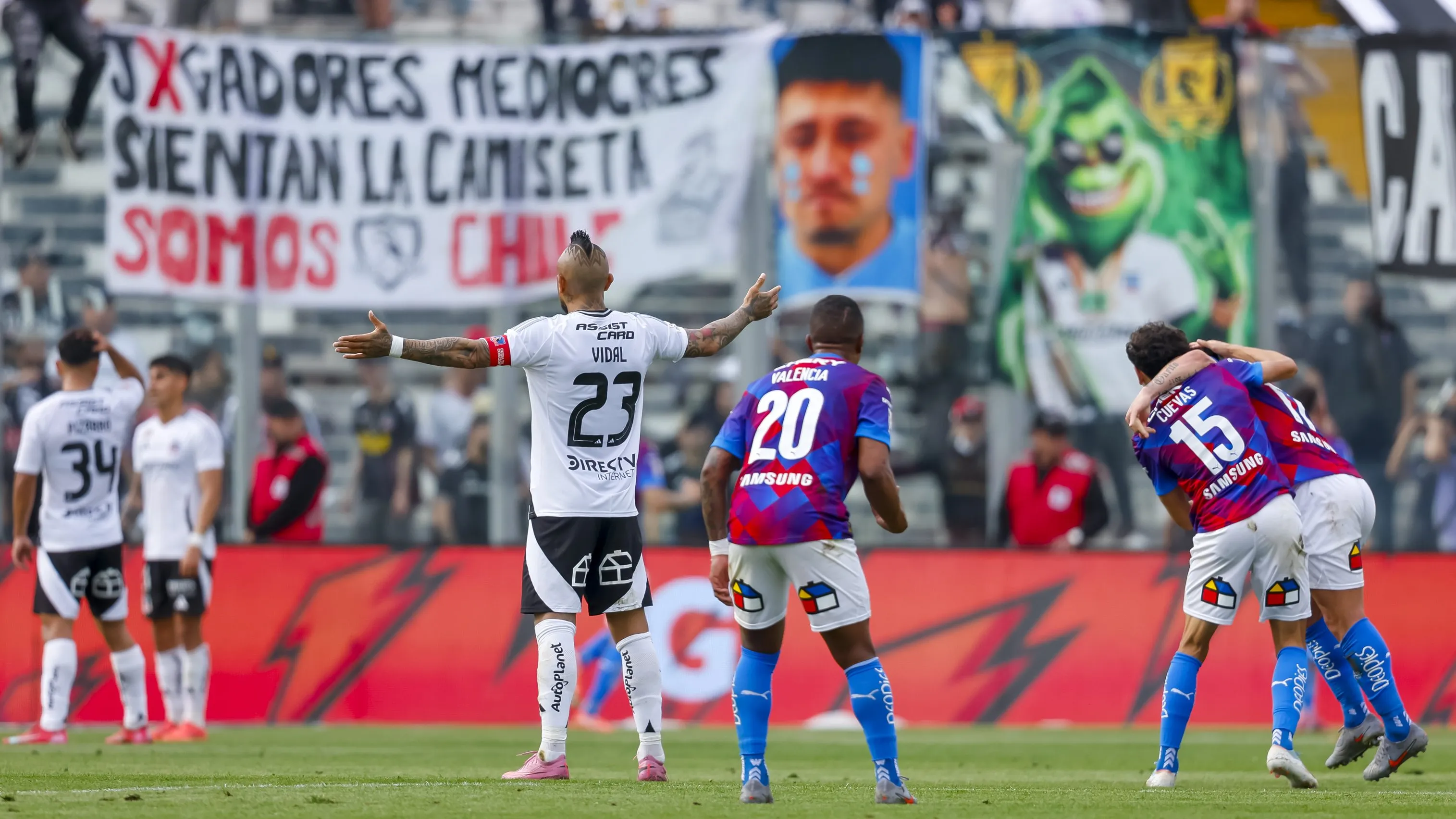 El panorama entre Albos y Cruzados