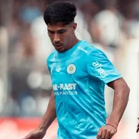 La insólita decisión de un árbitro tras patadón a Salomón Rodríguez