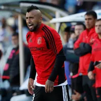 "Me estás haciendo la cama": Vidal y divertido momento en su debut como DT