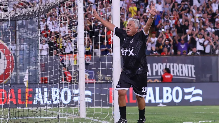 Carlos Caszely sorprende y elige al nueve de Colo Colo "Entre Correa y Romero, me gusta..."