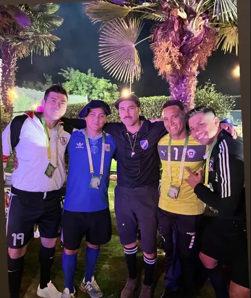 Bravo con sus amigos en su cumpleaños. (Foto: Instagram)