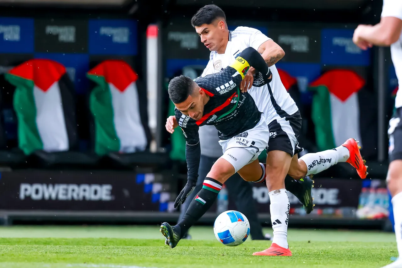 Colo Colo se verá las caras ante Palestino.Imagen: Pepe Alvujar/Photosport