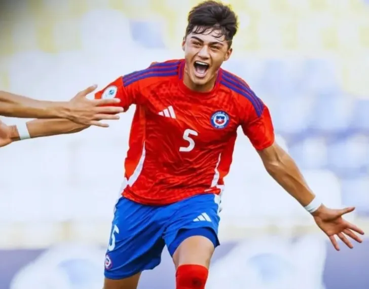 El juvenil Alonso Olguín participó en el entrenamiento de Colo Colo | Foto: La Roja