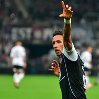 El saludo de Lucas Barrios por el aniversario de Colo Colo