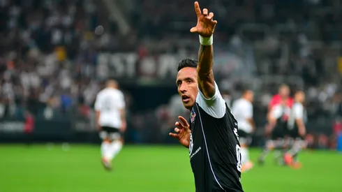 El saludo de Lucas Barrios por el aniversario de Colo Colo