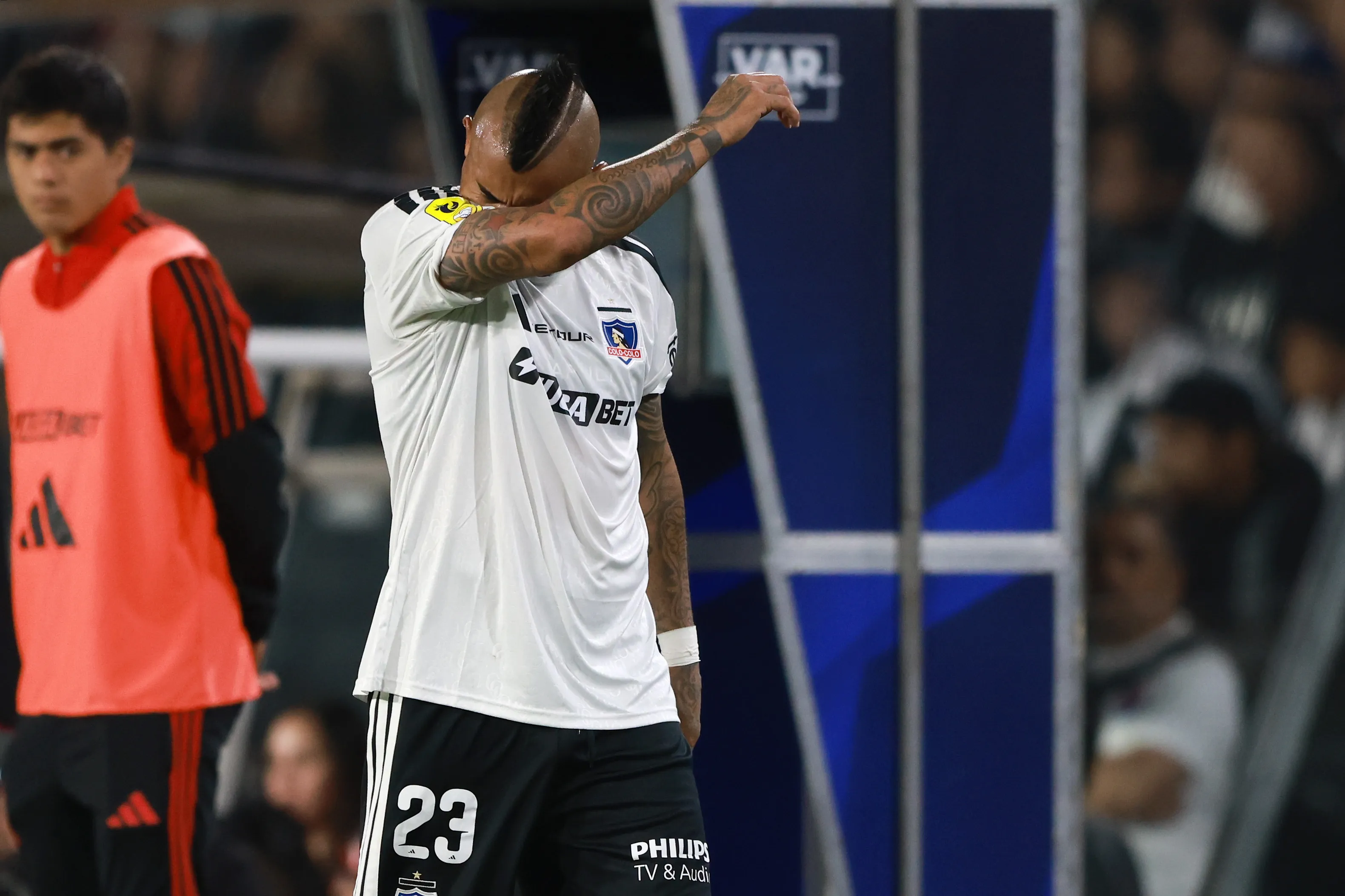 Arturo Vidal manifestó su rabia por el arbitraje en el fútbol chileno.