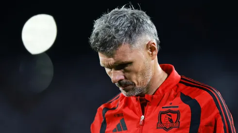 Estaba cuestionado como DT en Palestino, pero tras la derrota alba le da una clase a Fernando Ortiz.