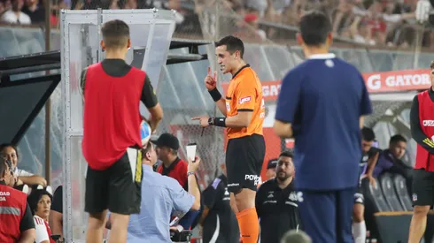 El VAR implementará una sorprendente medida en el fútbol chileno y Colo Colo lo mira con atención.