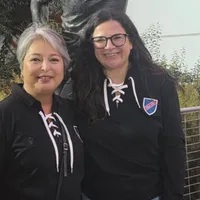 Jeannette Jara aparece en Colo Colo vs Palestino con potente mensaje