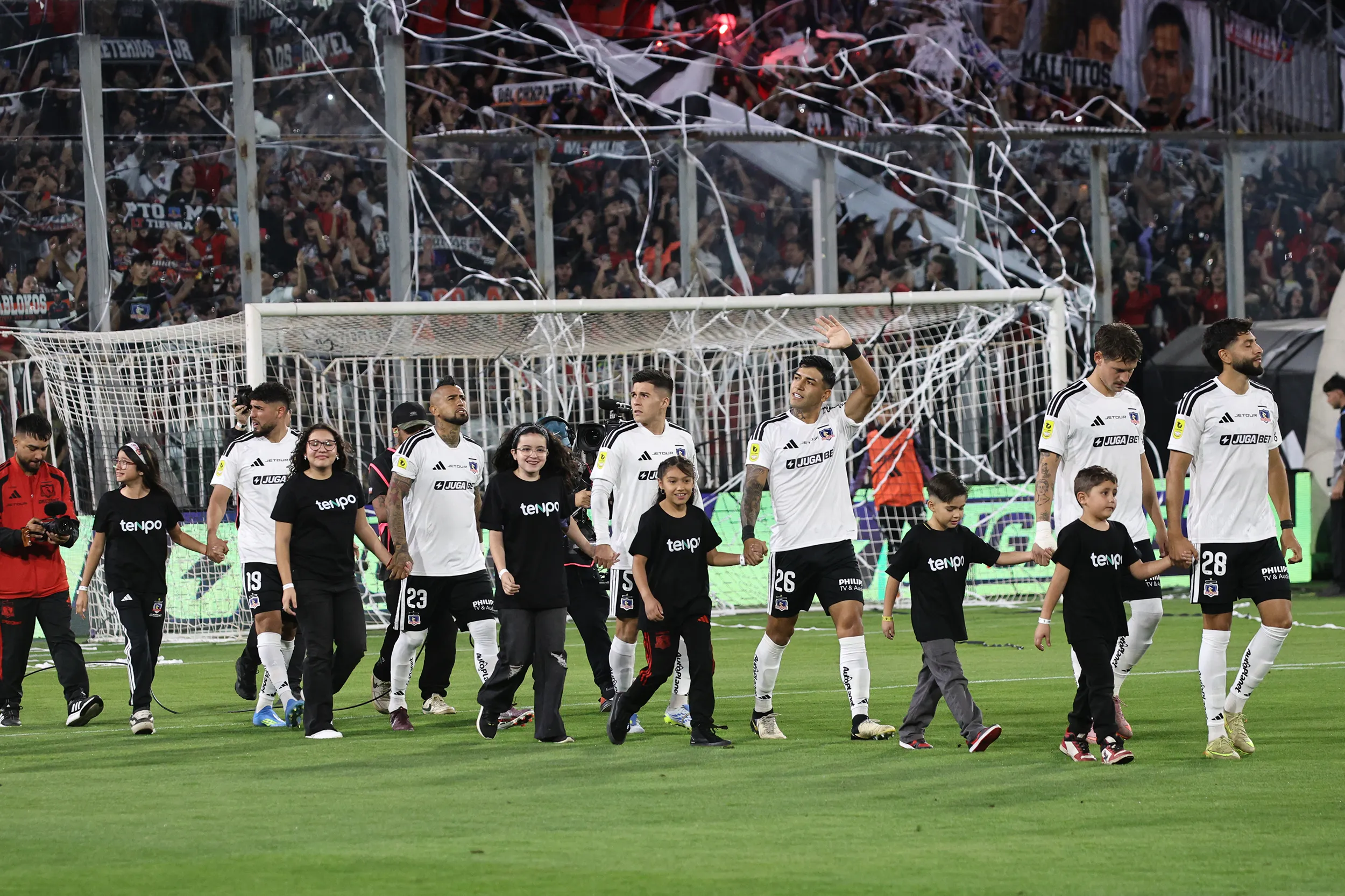 Fernando Véjar denunció los fuegos artificiales y bengalas en el Colo Colo vs Palestino | Foto: Photosport