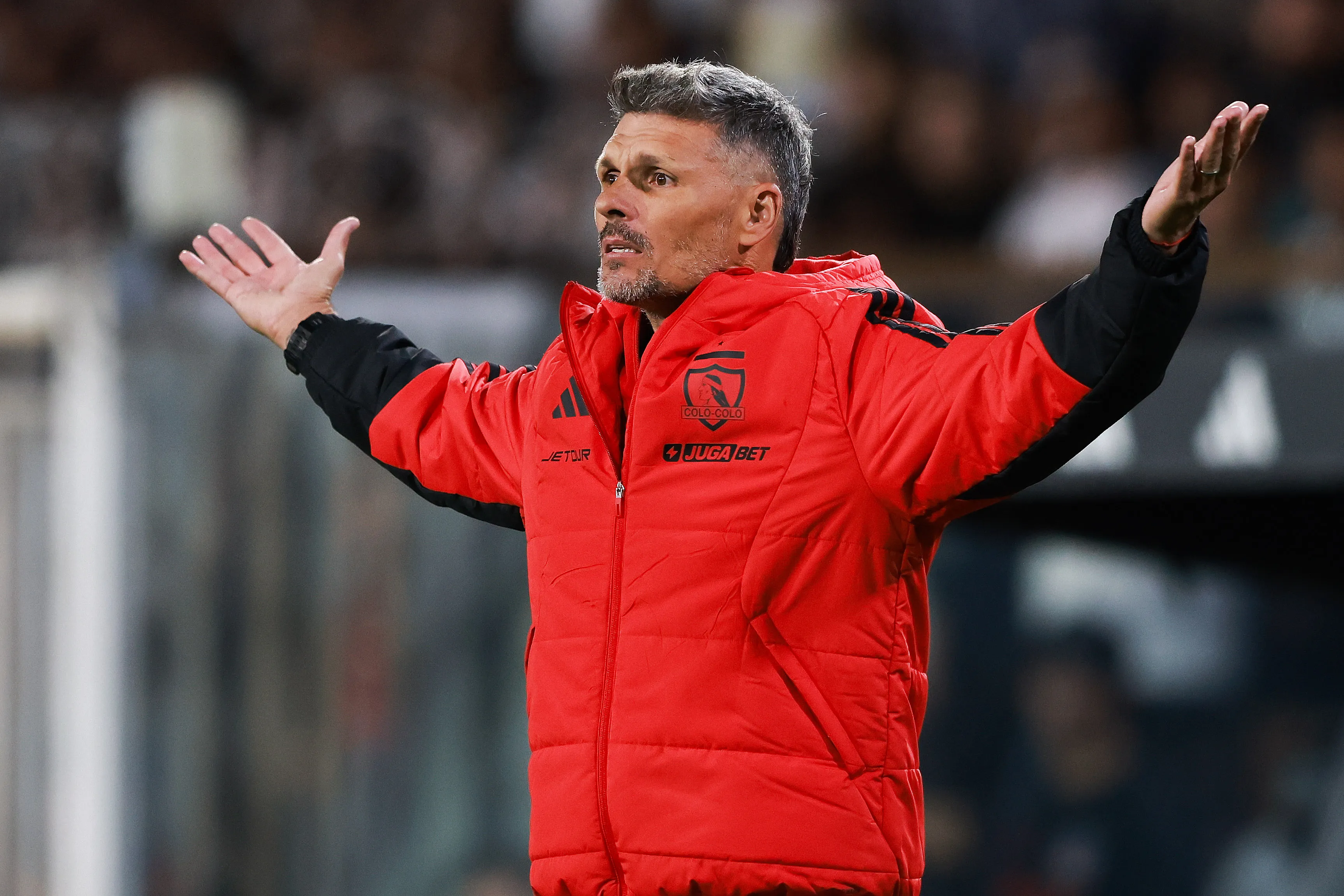 Fernando Ortiz explicó por qué cambió el esquema de Colo Colo | Foto: Photosport