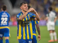 El alocado festejo de Almirón por el primer gol de Pizarro en Rosario