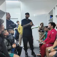 No pudo terminar el partido: Vidal vivió nuevo partido como DT