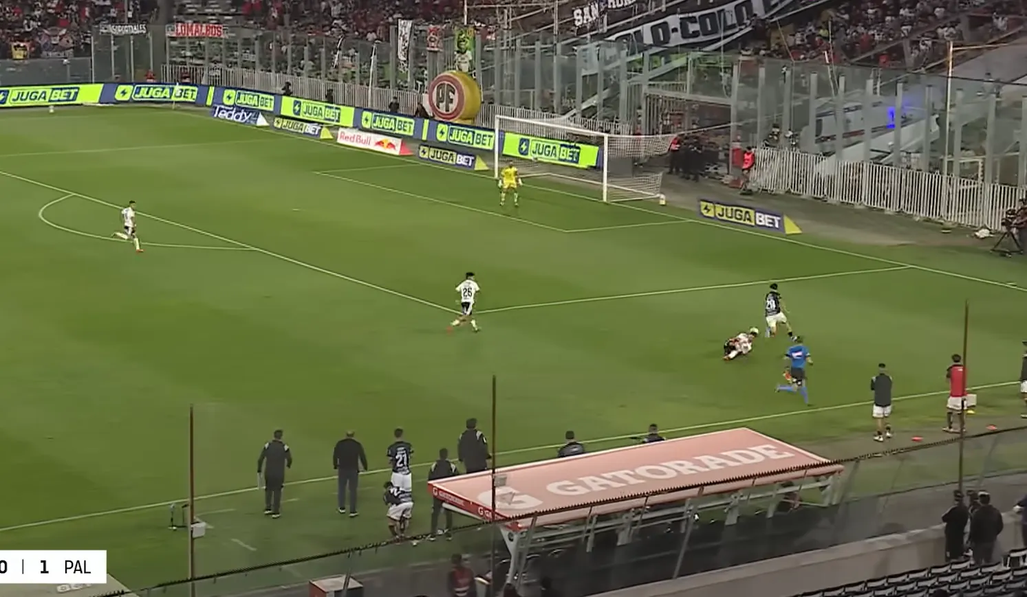 Sosa empieza a sentir la molestia en su pierna. Foto: Captura TNT Sports