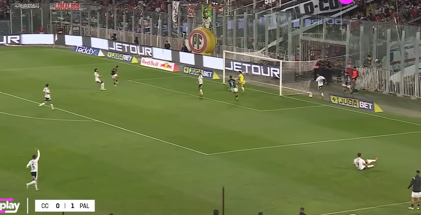 Tras el centro, vino el cabezazo de Sebastián Gallegos. Foto: Captura TNT Sports