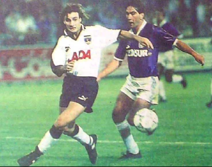 En la fase de grupos de la Copa Libertadores 1991, Colo Colo jugó con indumentaria Puma. Foto: Archivo.