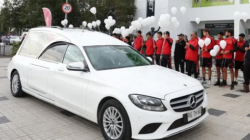 Colo Colo concreta emotivo traslado de los restos de Juan Quiñones.