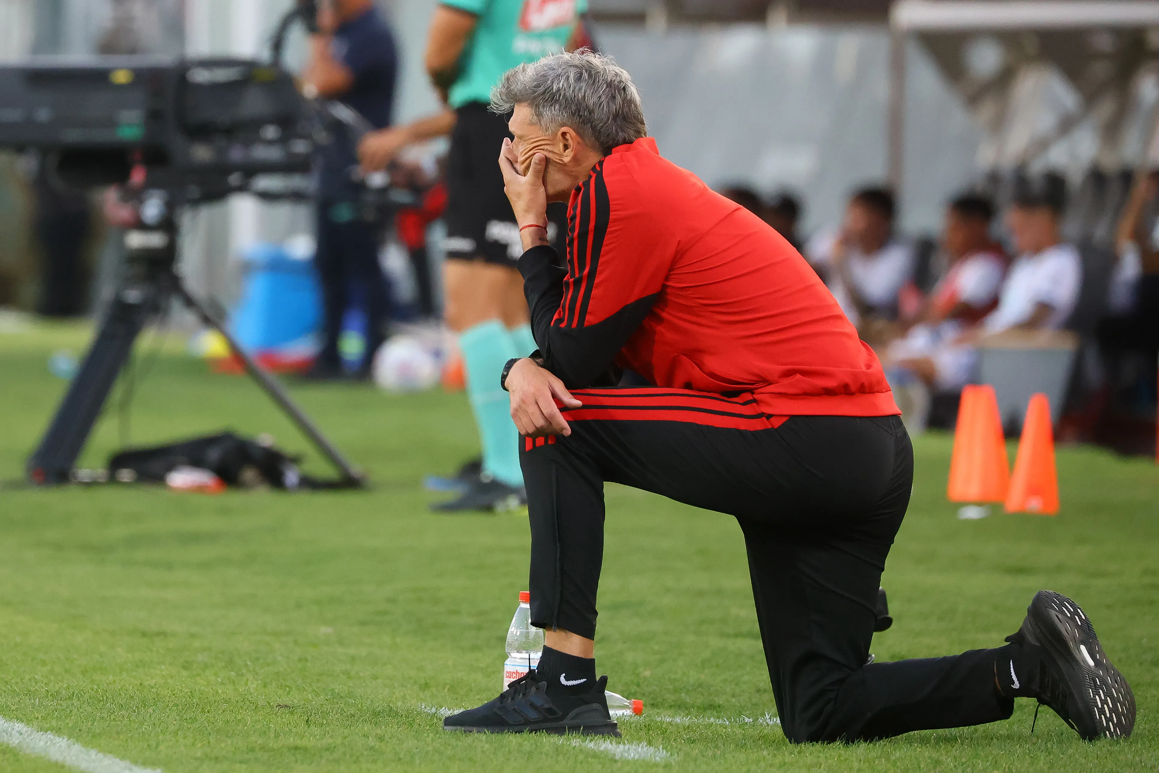 Nicolás Monckeberg respalda a Fernando Ortiz, pero enfatiza que el equipo aún tiene mucho por mejorar. 