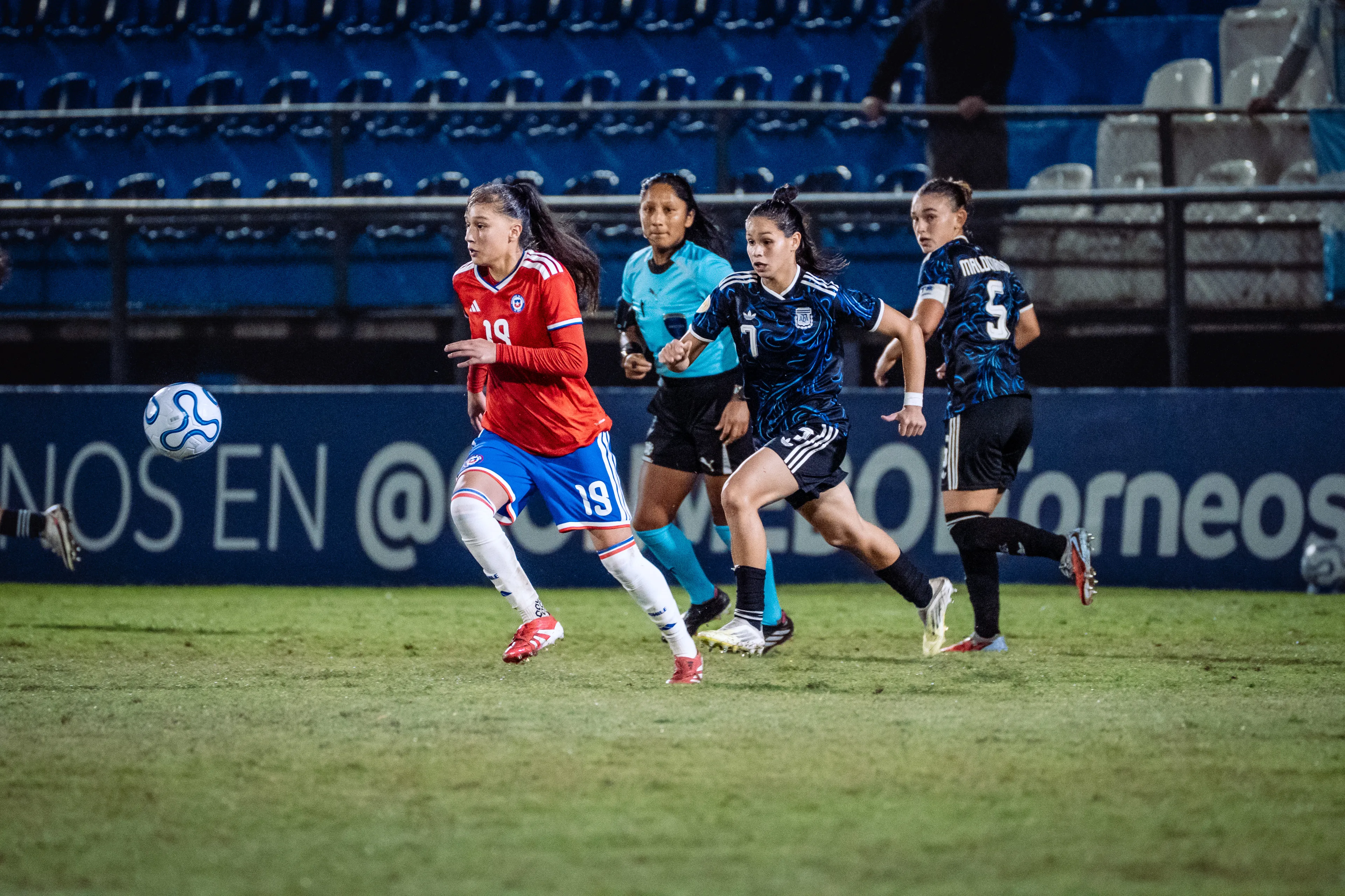 La Roja femenina frente a Argentina. (Foto: Conmebol)